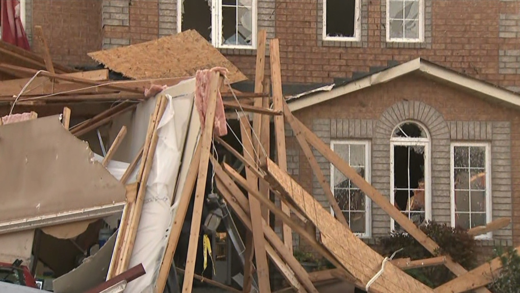 Injuries, extensive damage after tornado touches down in Barrie, Ont.