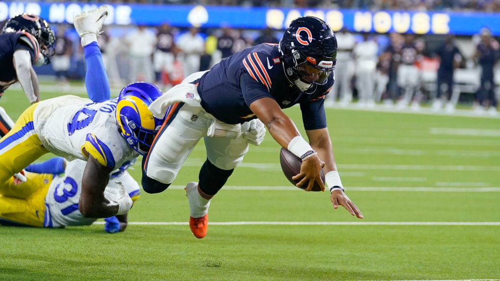 Bears rookie QB Fields scores touchdown in NFL debut