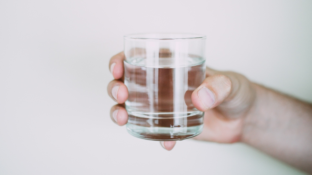 Water study shuns '8 glasses a day' rule, needs vary wildly