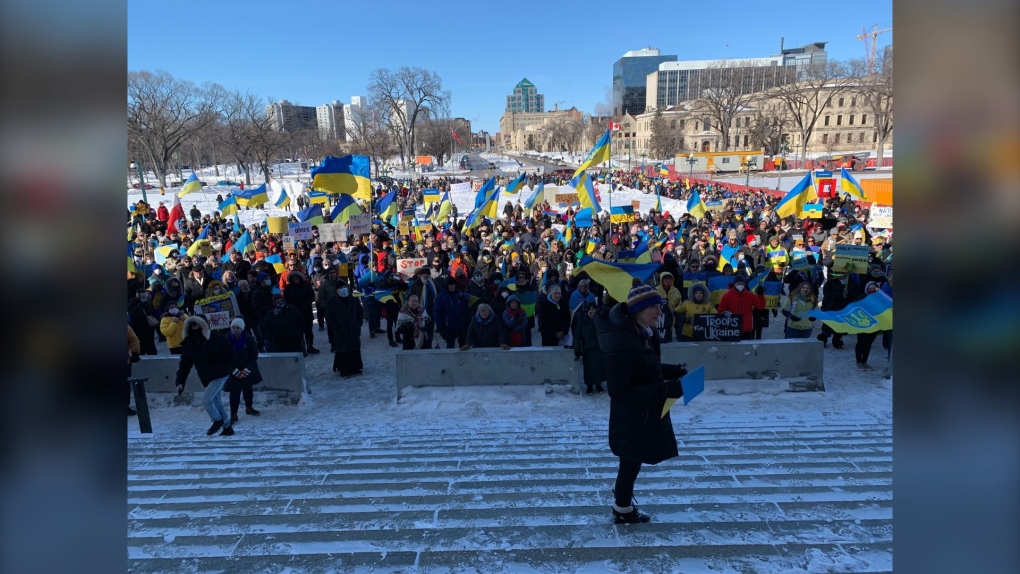 'I've never seen Canadians this united': Winnipeggers rally for second straight week to show support for Ukraine
