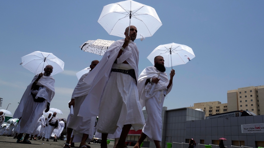 Essentials For The Hajj From Sun Hats To Shoe Bags A Guide To Gear For The Muslim Pilgrimage