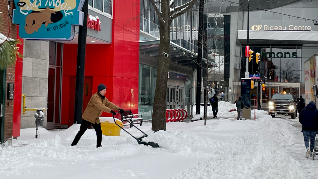 Ottawa weather: Winter storm drops another 16 cm and counting | CTV News