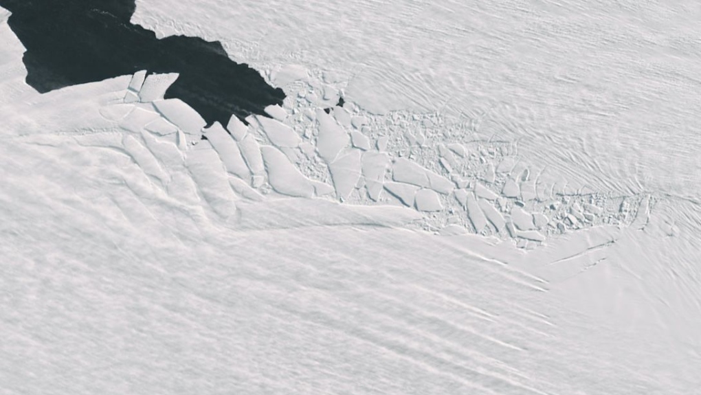 La NASA cattura il fumo dei ghiacciai in Antartide in una rara vista dallo spazio