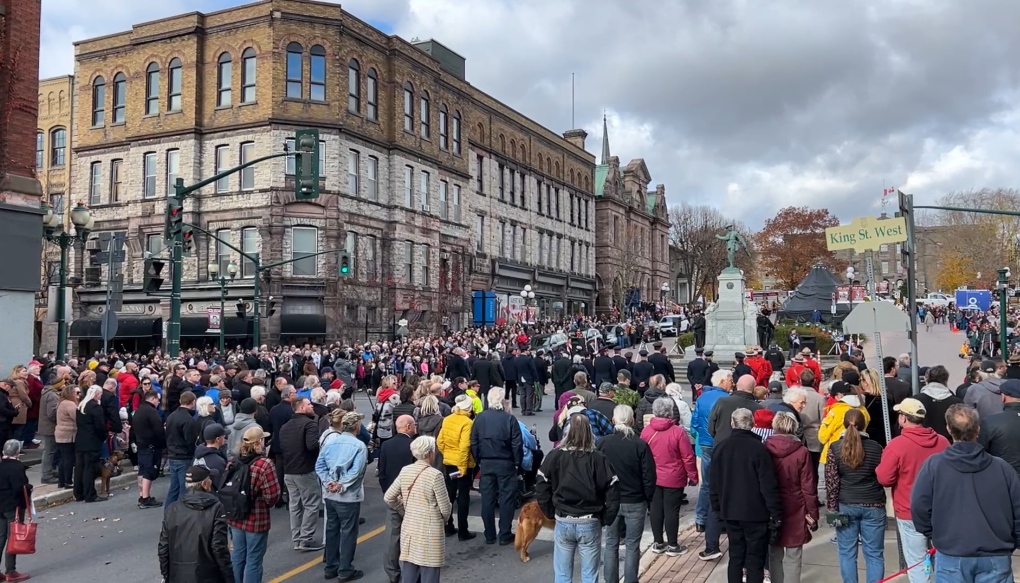 Large crowd gathers in downtown Brockville, Ont. for Remembrance Day ceremony