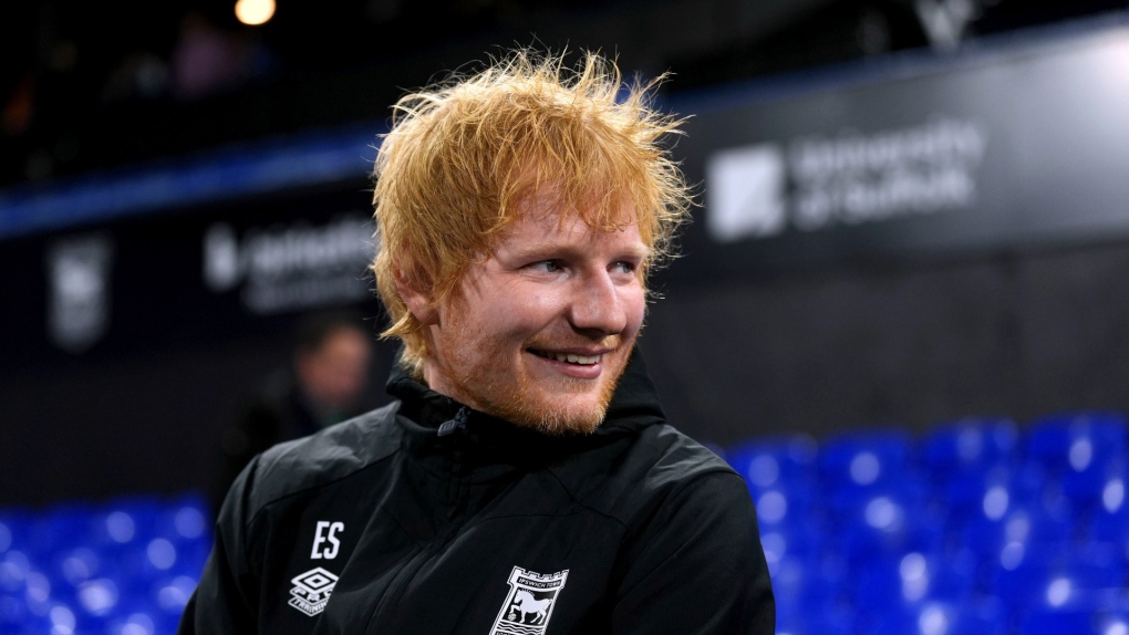 Ed Sheeran apologizes to Man U boss after crashing interview