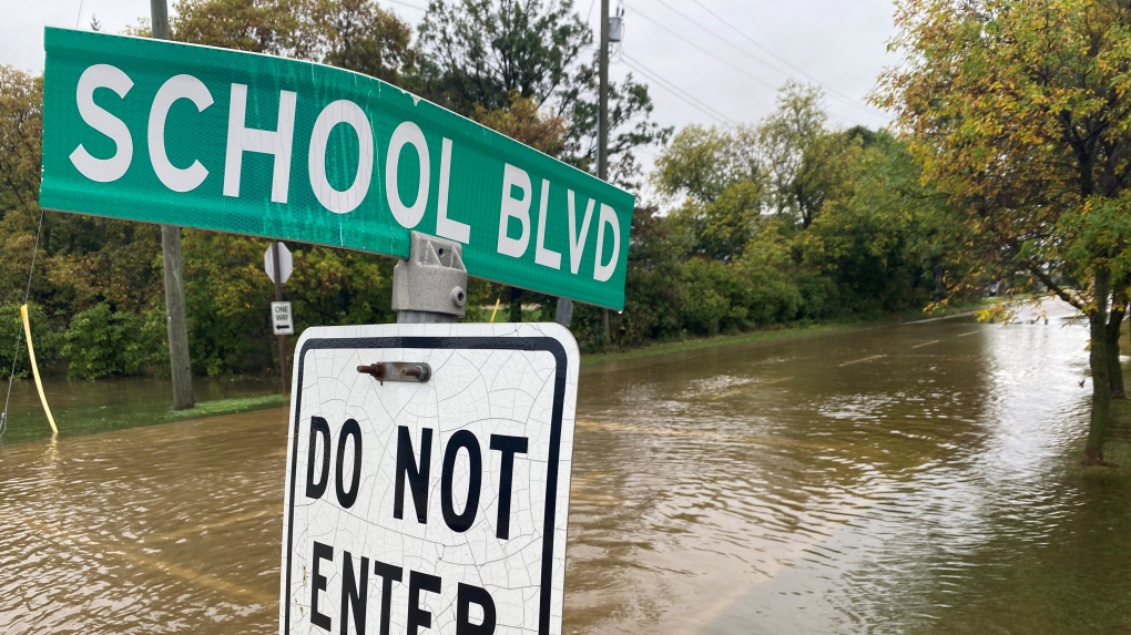 Weather in Manitoba: Community struggles with flooding