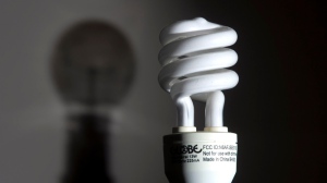 Canada unprepared for new mercury light bulbs: report | CTV News