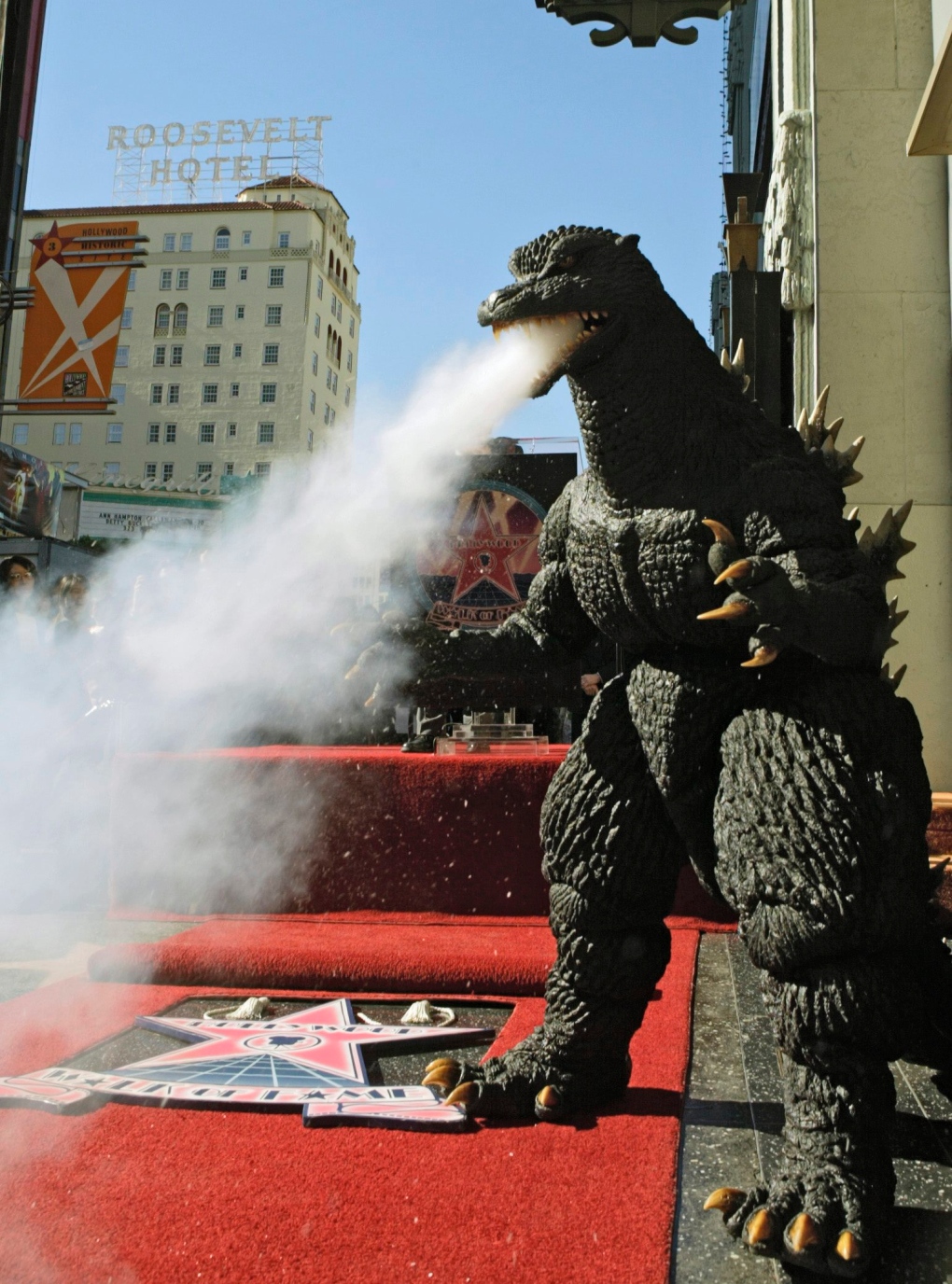 Godzilla' takes over Hollywood's Chinese Theatre | CTV News
