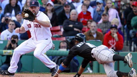 Red Sox Kevin Youkilis cleared the bases with a triple in the 6th