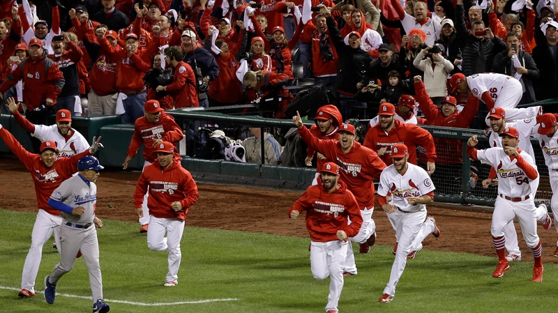 Matt Holliday bloodied by pitch to face in Cardinals' walk-off win