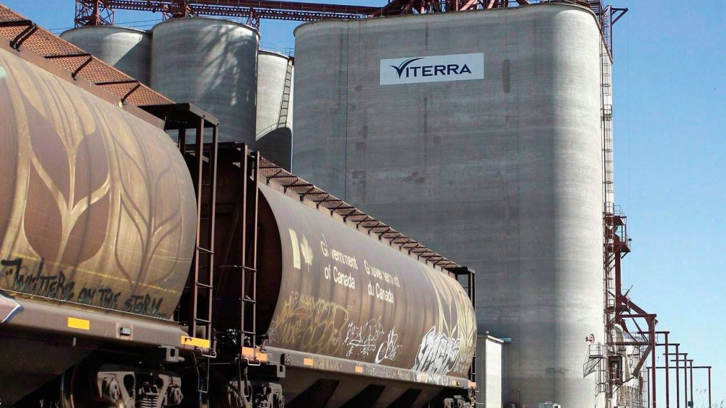 Delays in rail shipments cause backlog of grain