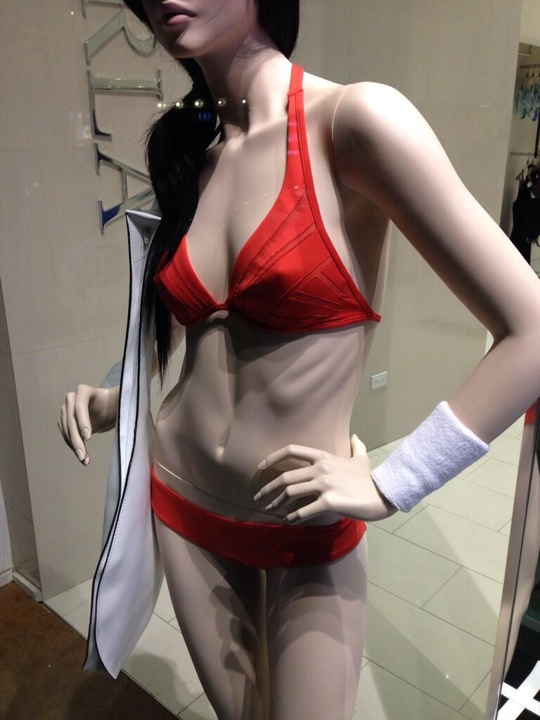 Lingerie mannequin with exposed ribs sparks Twitter outcry | CTV News