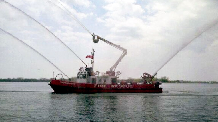 Toronto Fire boat saves 26 tourists