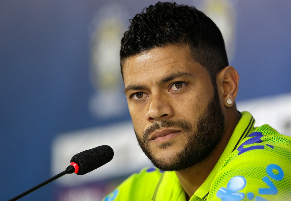 Striker Hulk leaves Brazil training with apparent muscle injury; expects to  be OK in time for Mexico match