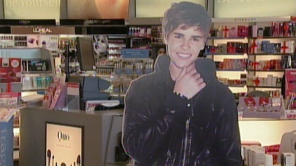 Shoplifter makes off with life-size Justin Bieber | CTV News