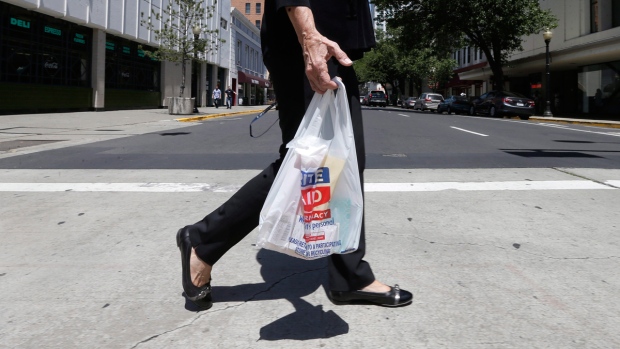 Calif. set to become first state to ban plastic bags | CTV News