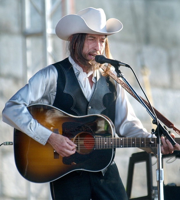 Bob Dylan's electric guitar returns to Newport Folk Festival | CTV News