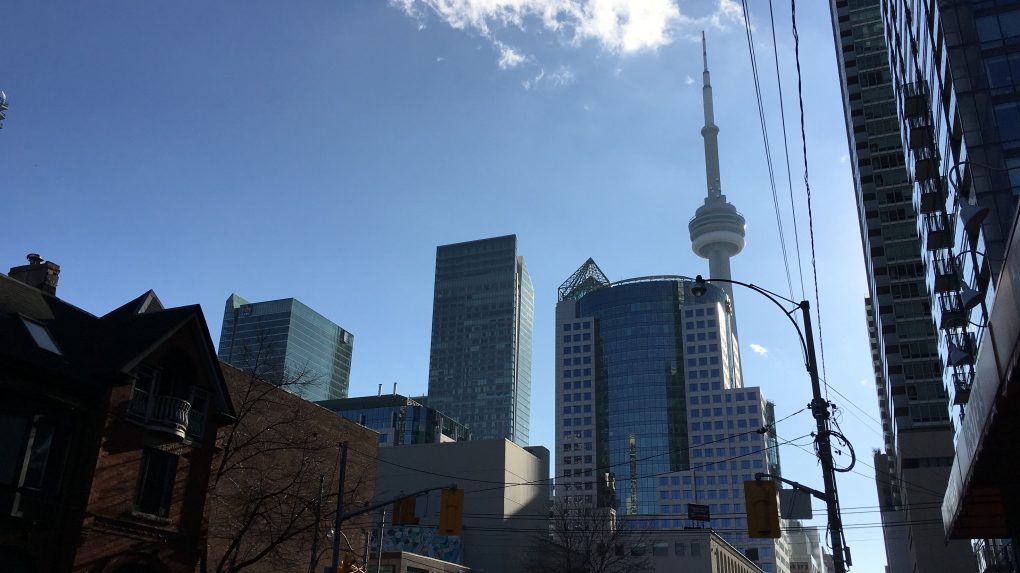 Toronto mild weather skyline