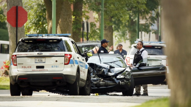 2 Chicago police officers relieved of powers after suspect killed | CTV ...