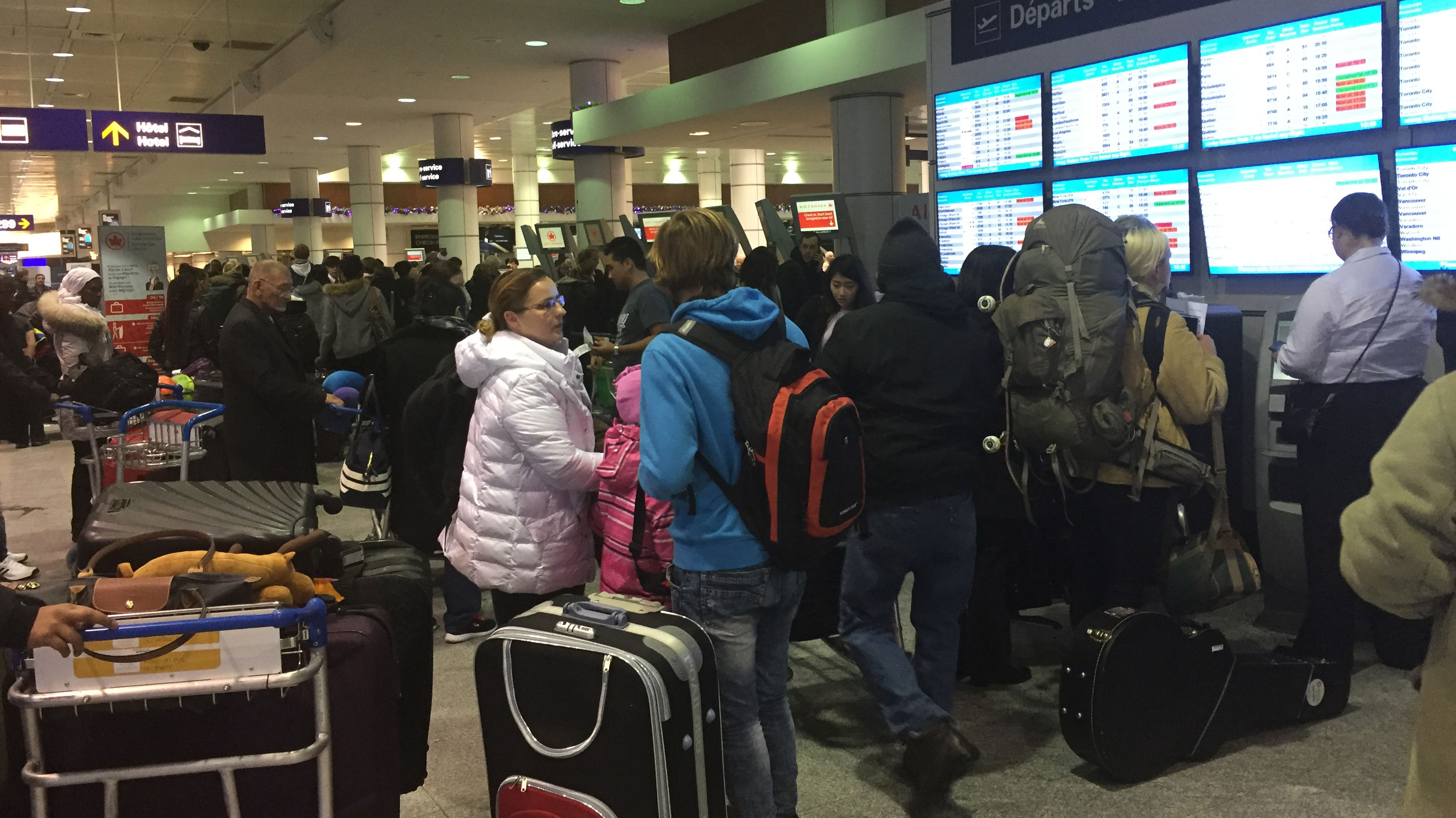 qc airport arrivals departures