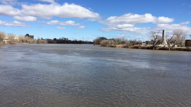Red River crests in Winnipeg, flood watch issued west of the Manitoba  capital | CTV News