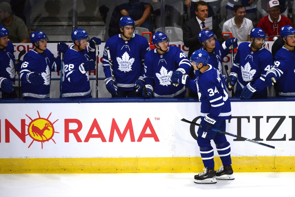 Matthews' hat trick helps Maple Leafs open season with shootout