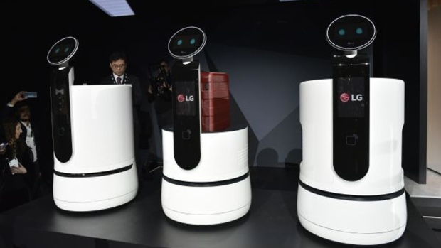 LG's CES fail: Smart robot 'CLOi' falls dumb