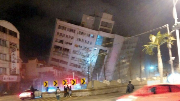 Taiwan Quake Kills 4 Tilts Buildings Over 140 Missing Ctv News 