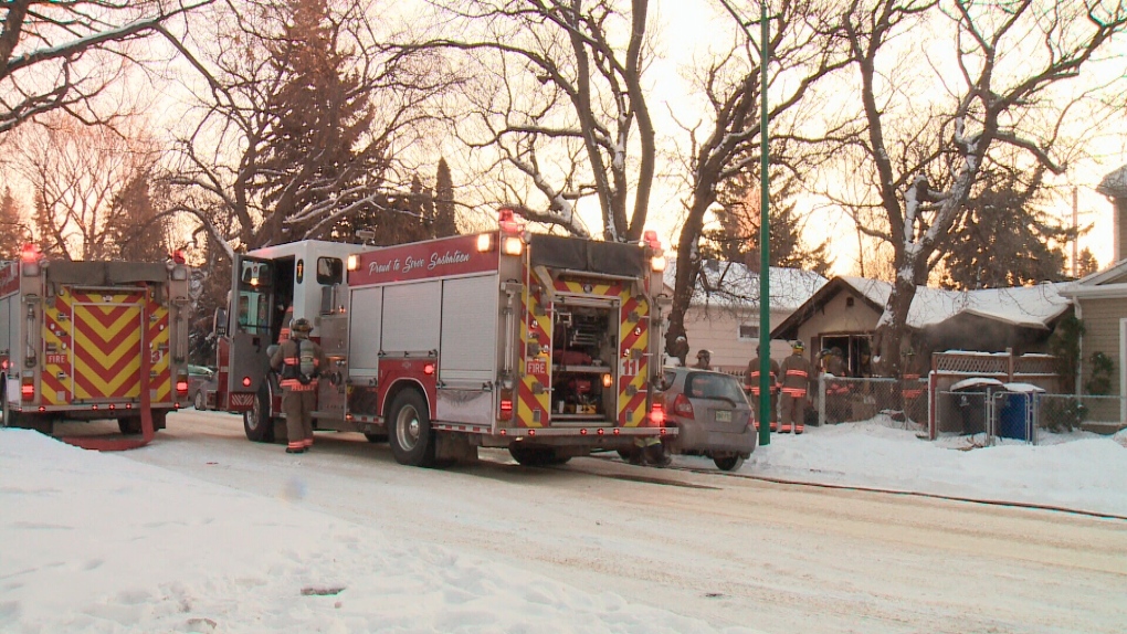 Saskatoon fire responds to Avenue I flames