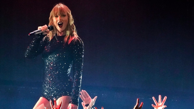 Taylor Swift donates tickets to mourning police department | CTV News