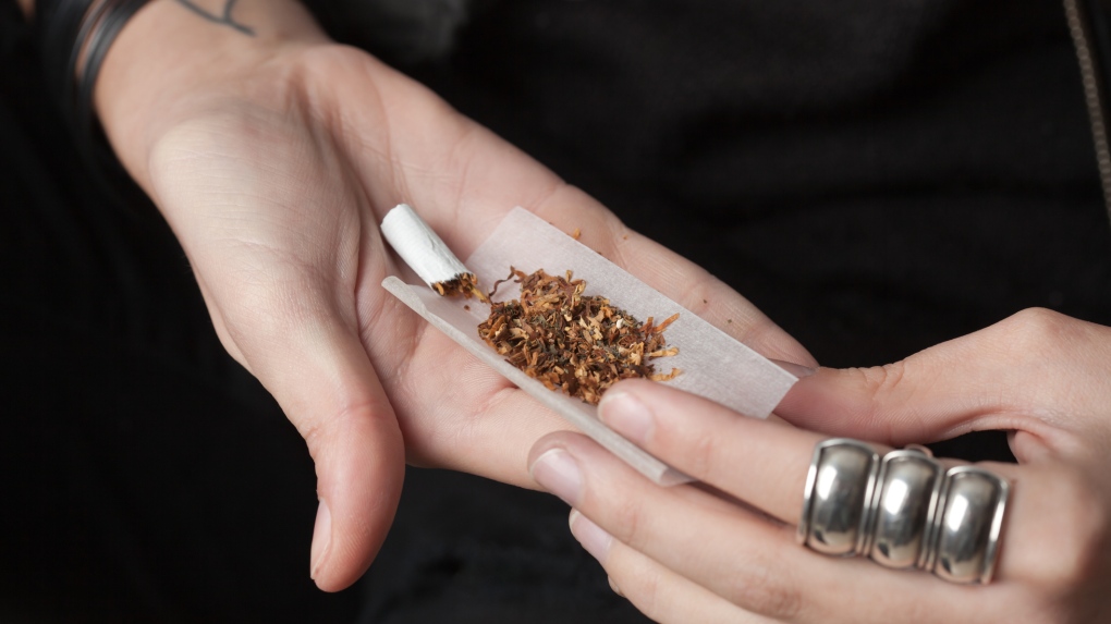 Smokers who roll their own cigarettes are less likely to quit: study | CTV  News
