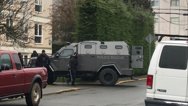 Man Arrested After Barricading Himself Inside Victoria Apartment Ctv News 9970