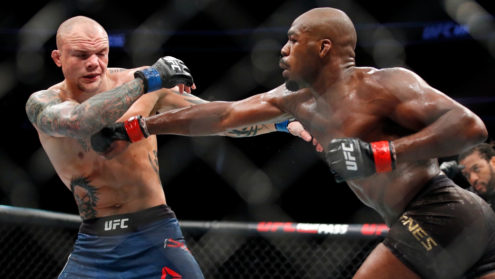 Jones beats Smith Usman claims welterweight belt at UFC 235 CTV