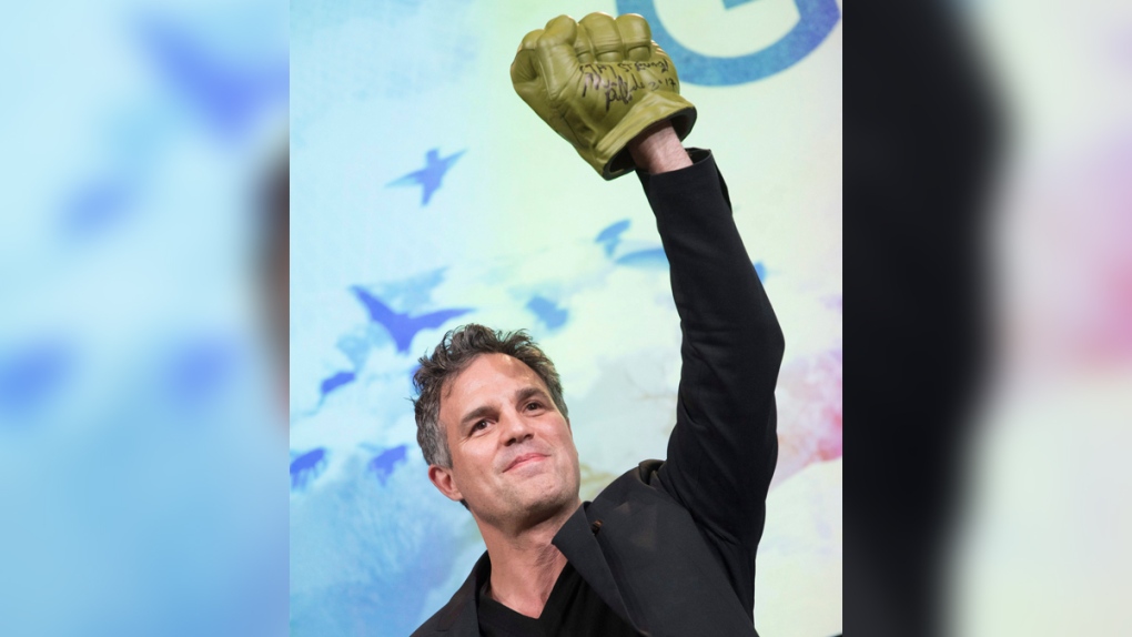 Mark Ruffalo with a 'Hulk' hand 