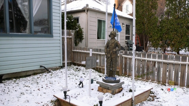 Man makes memorial to soldiers in front yard