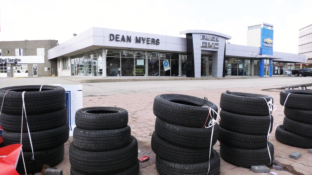 Customers left in the dark after Toronto car dealership suddenly