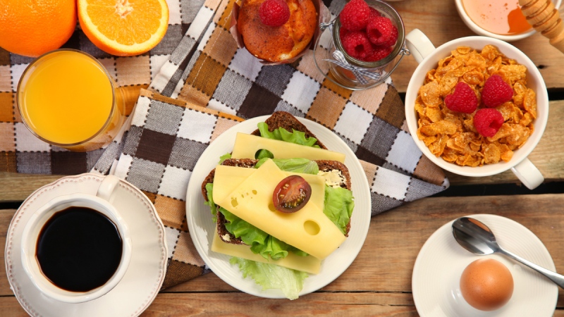 An assortment of breakfast foods. (Shutterstock)