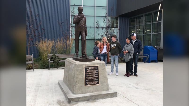 A statue of Darcy Haugan, head coach who died in Humboldt Broncos bus crash, was unveiled in Peace River, Alta. on Oct. 11 (Source: @NavsHockey/Twitter)