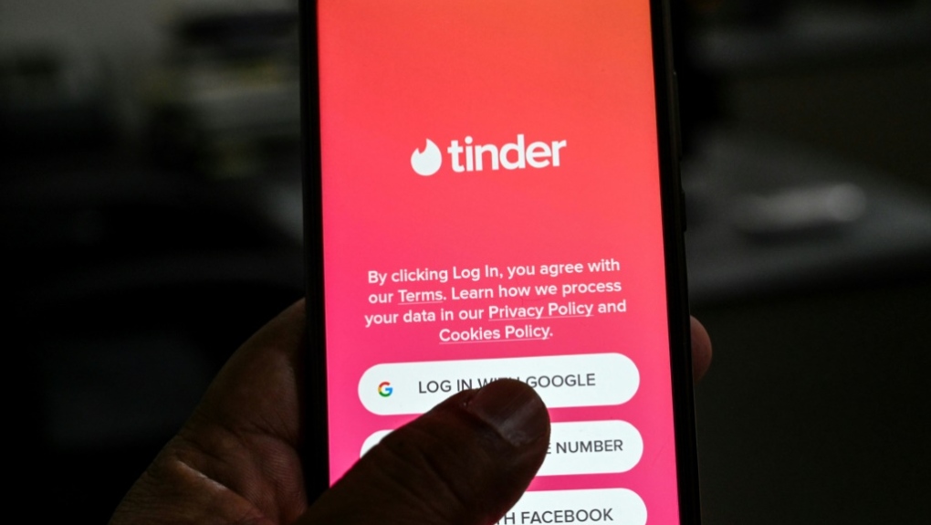 Dating apps don't destroy love, Swiss study shows | CTV News