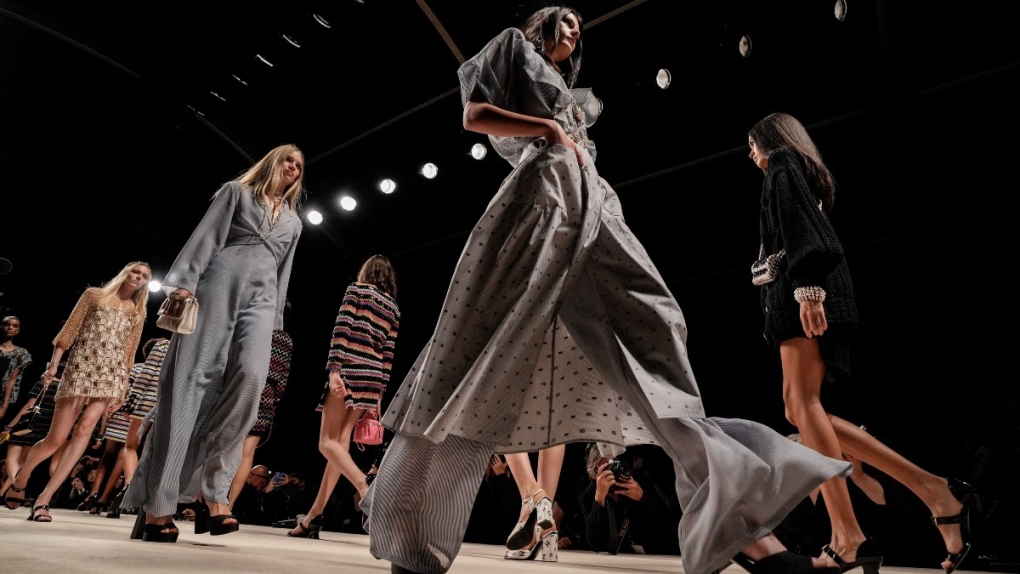 Chanel Fall 2022 Ready-to-Wear Fashion Show