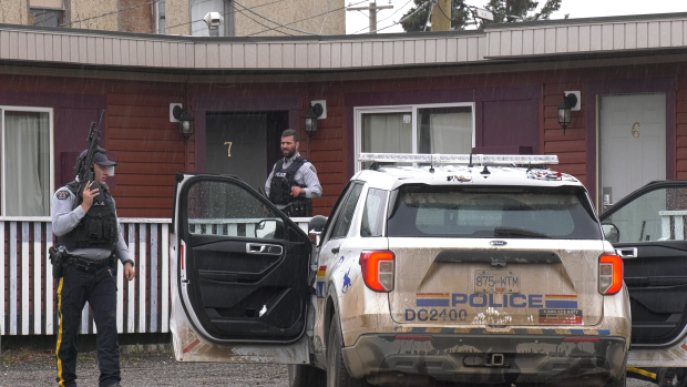 Dawson Creek RCMP Surround Local Motel With Guns Drawn And Arrest 6 ...