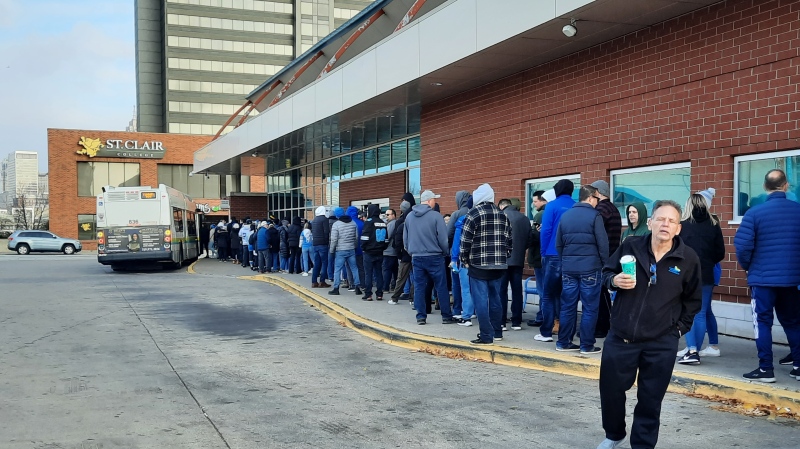 Passengers lineup for the Transit Windsor tunnel bus to Detroit in Windsor, Ont., on Thursday, Nov. 23, 2023. (Source: Michael Rainone)