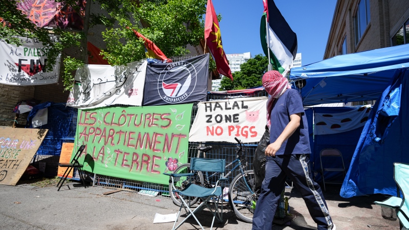 Pro-Palestinian demonstrators who have been camping out at UQAM for almost a month say they will be packing up their things. (LA PRESSE CANADIENNE/Christinne Muschi)