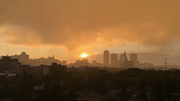 Eerie Winnipeg sky. Photo by Carole Dupuis. 