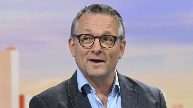 In this undated photo provided by the BBC on Sunday, June 9, 2024, doctor and broadcaster Michael Mosley speaks on Sunday with Laura Kuenssberg. (Jeff Overs/BBC via AP)