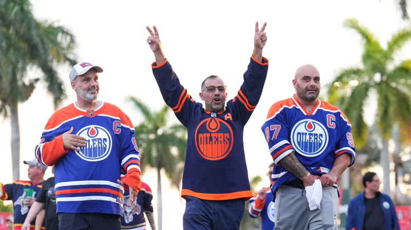 Edmonton Oilers fans arrive to the arena before the Oilers take on the Florida Panthers in game 1 of the NHL Stanley Cup final in Sunrise, Fla. (Nathan Denette/The Canadian Press)
