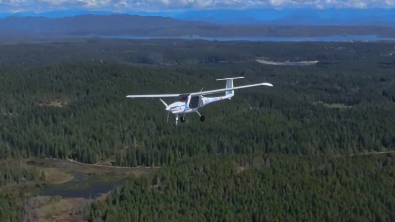 The Velis Electro runs on two 200-pound batteries that supply enough energy for nearly 50 minutes of flying time. (CTV News)