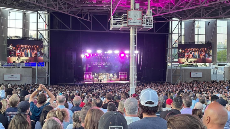 Guelph Collegiate Vocational Institute's chamber choir on stage with Foreigner at Budweiser Stage in Toronto. (Source: @GCVIMusic/Twitter)