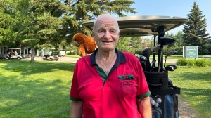 Hans Baumfeld still golfs five days a week at 9-years-old. (Carla Shynkaruk / CTV News)
