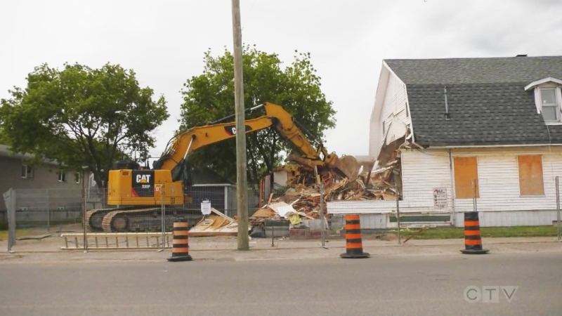 An excavator was on the scene July 22 at the Kimberly Avenue building, located across from the Living Space Homeless Shelter in Timmins. (Photo from video)